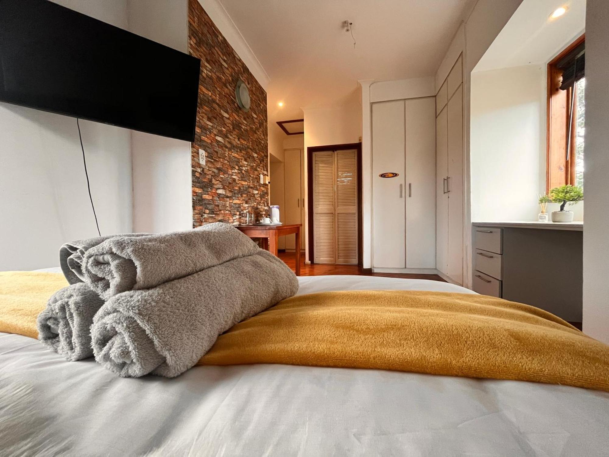 Hotel The Wood House Empangeni Zimmer foto
